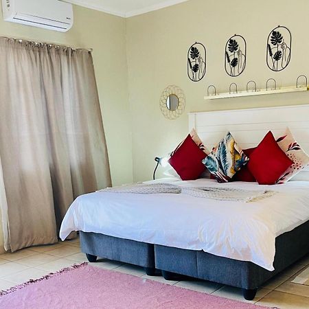 Woelfe Krantz Accommodation Mbombela Room photo